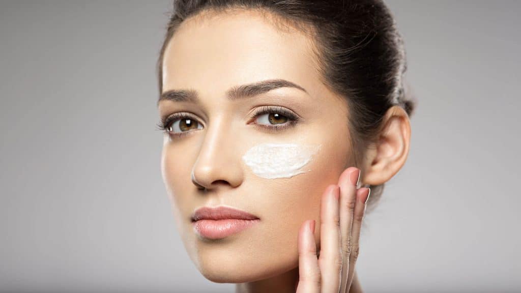 How to put on foundation
